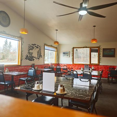 Cozy Corner Motel & Restaurant Haines Junction Buitenkant foto