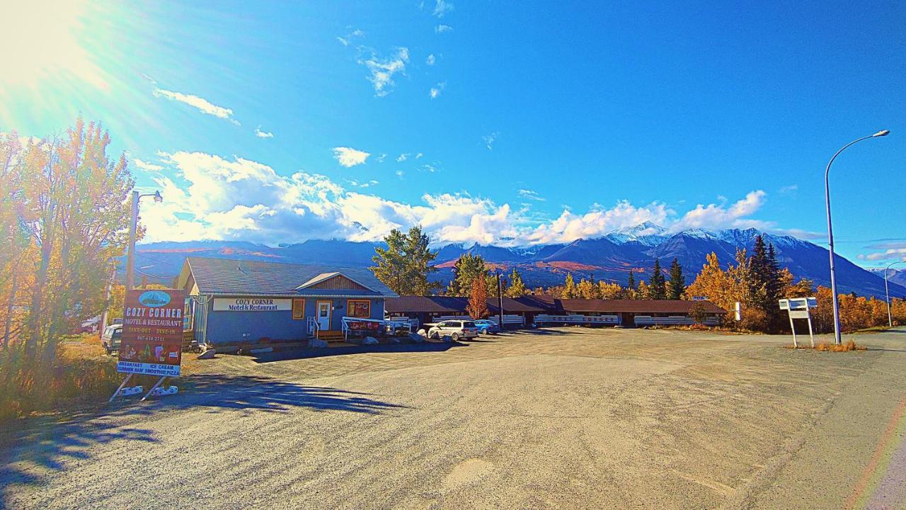 Cozy Corner Motel & Restaurant Haines Junction Buitenkant foto