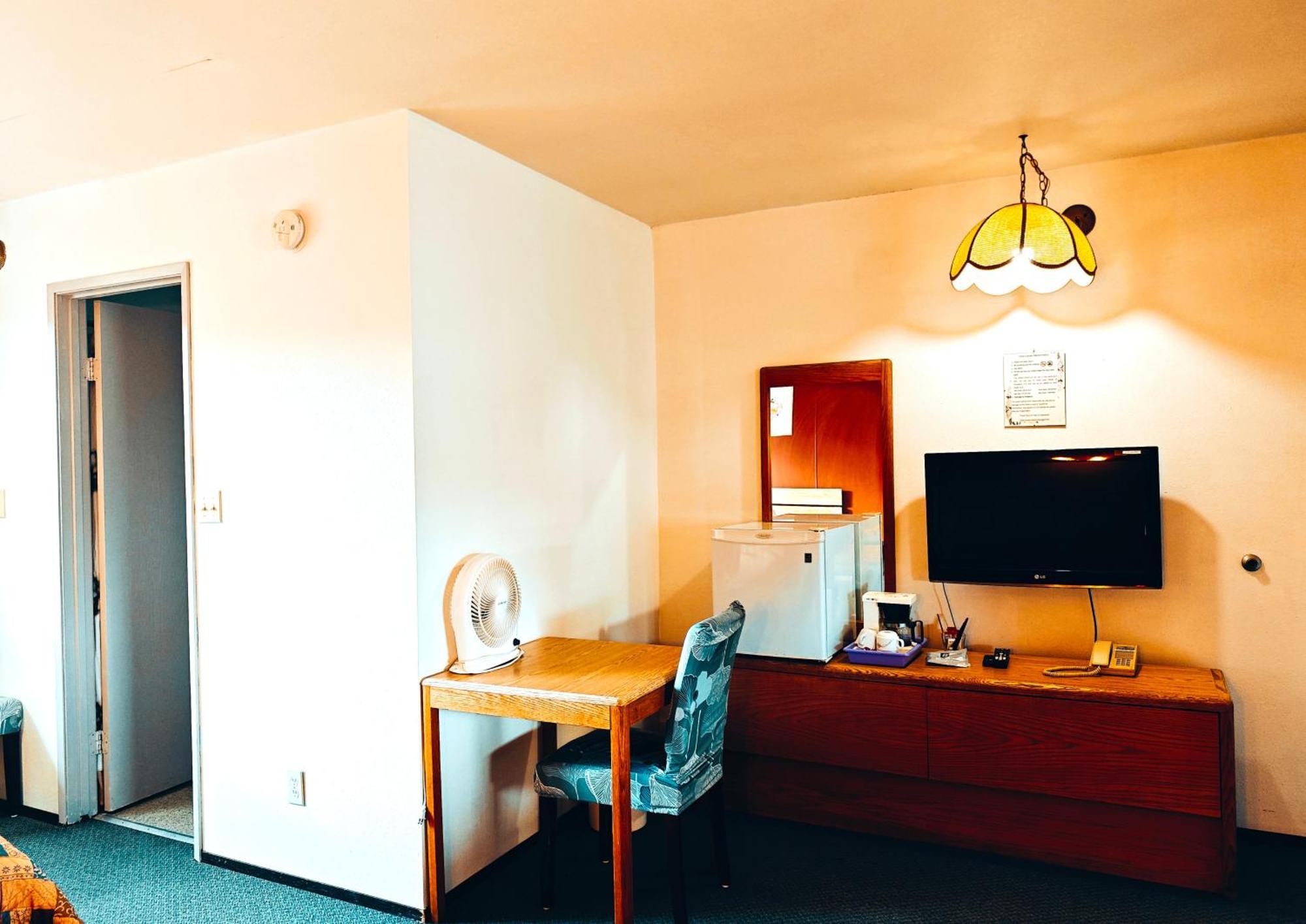 Cozy Corner Motel & Restaurant Haines Junction Buitenkant foto