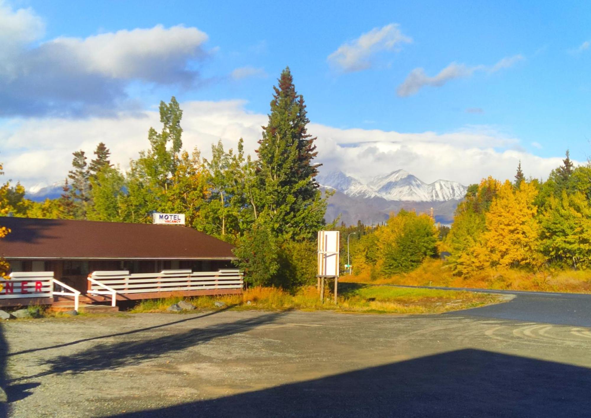 Cozy Corner Motel & Restaurant Haines Junction Buitenkant foto