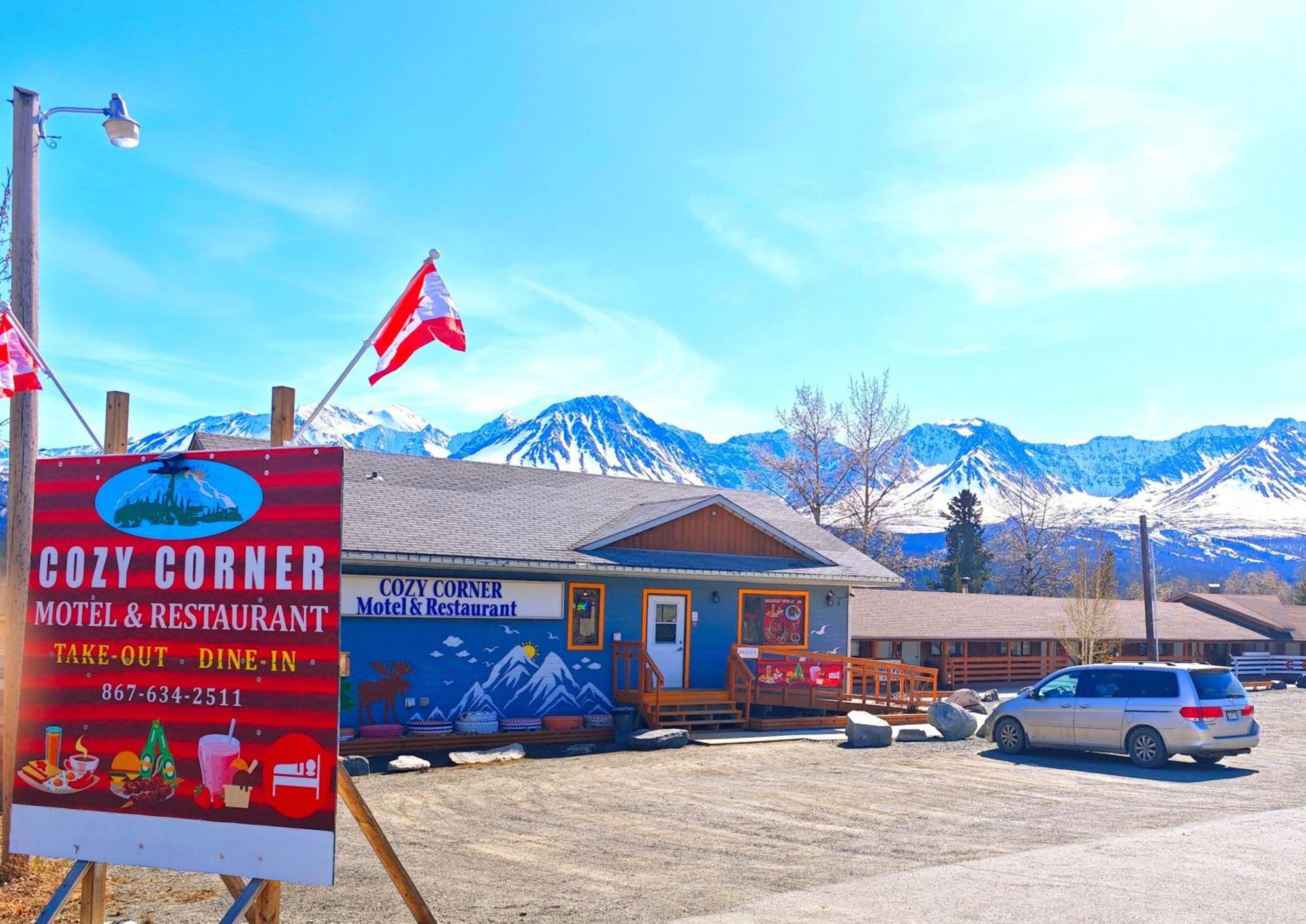 Cozy Corner Motel & Restaurant Haines Junction Buitenkant foto