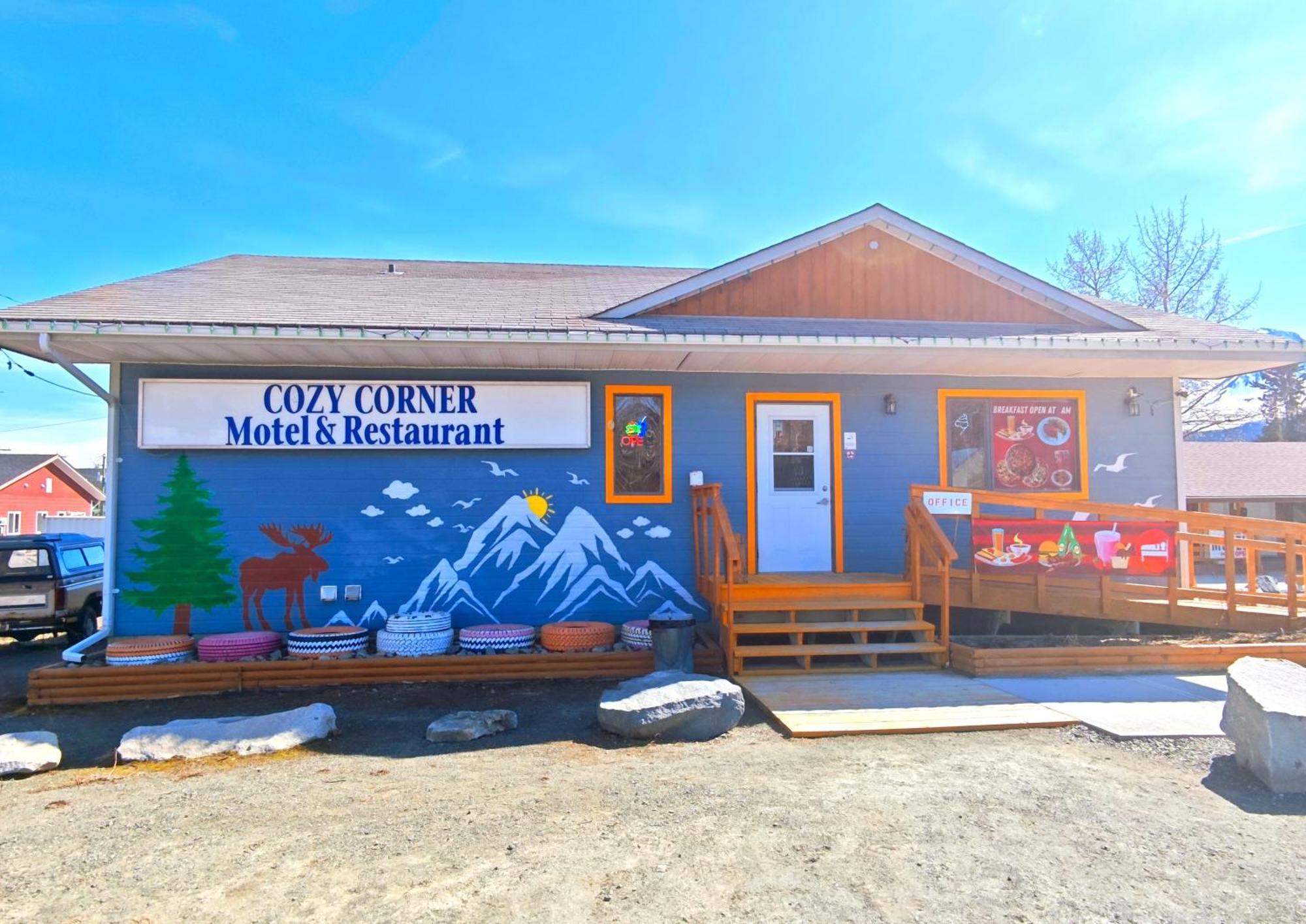 Cozy Corner Motel & Restaurant Haines Junction Buitenkant foto