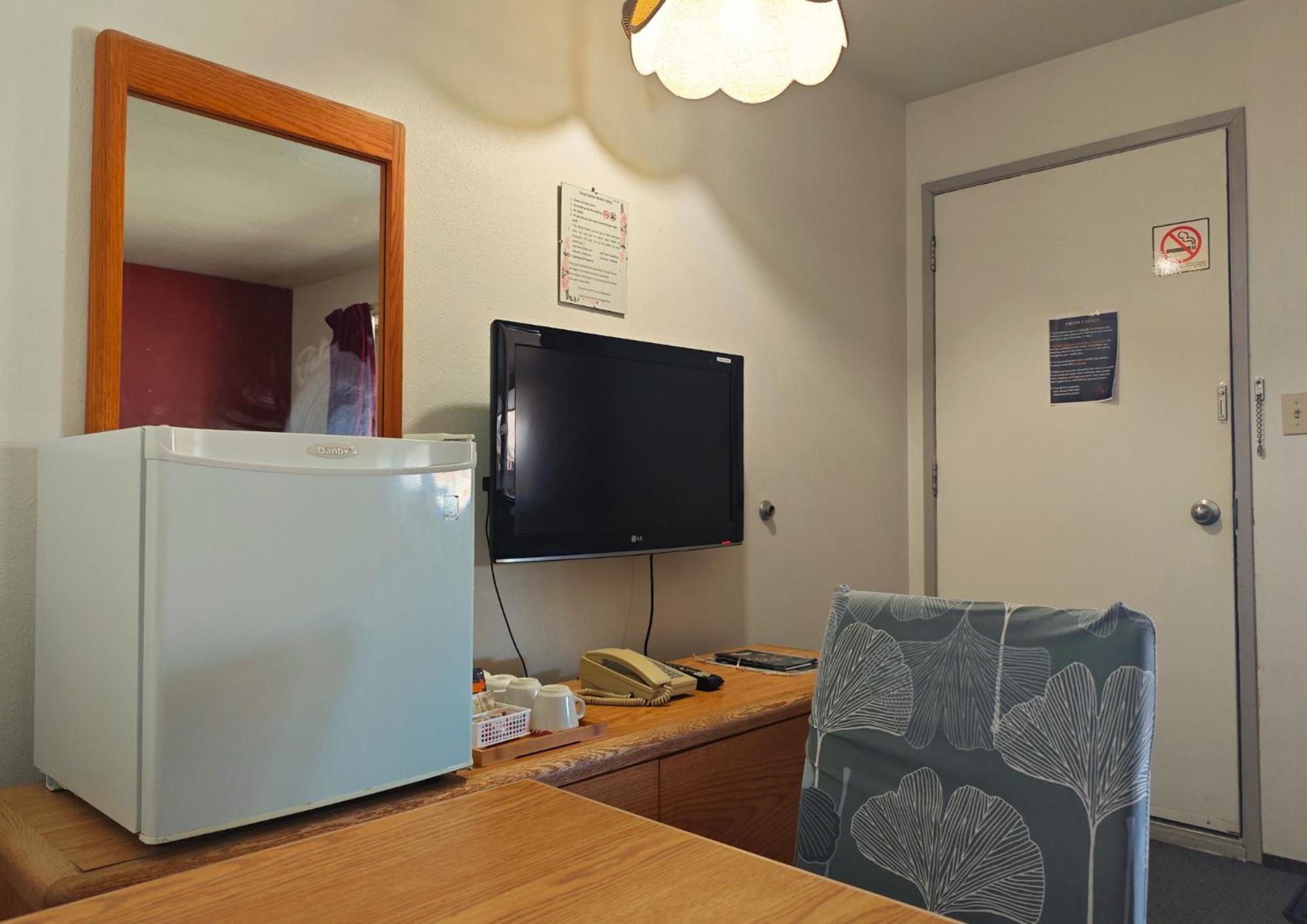 Cozy Corner Motel & Restaurant Haines Junction Buitenkant foto
