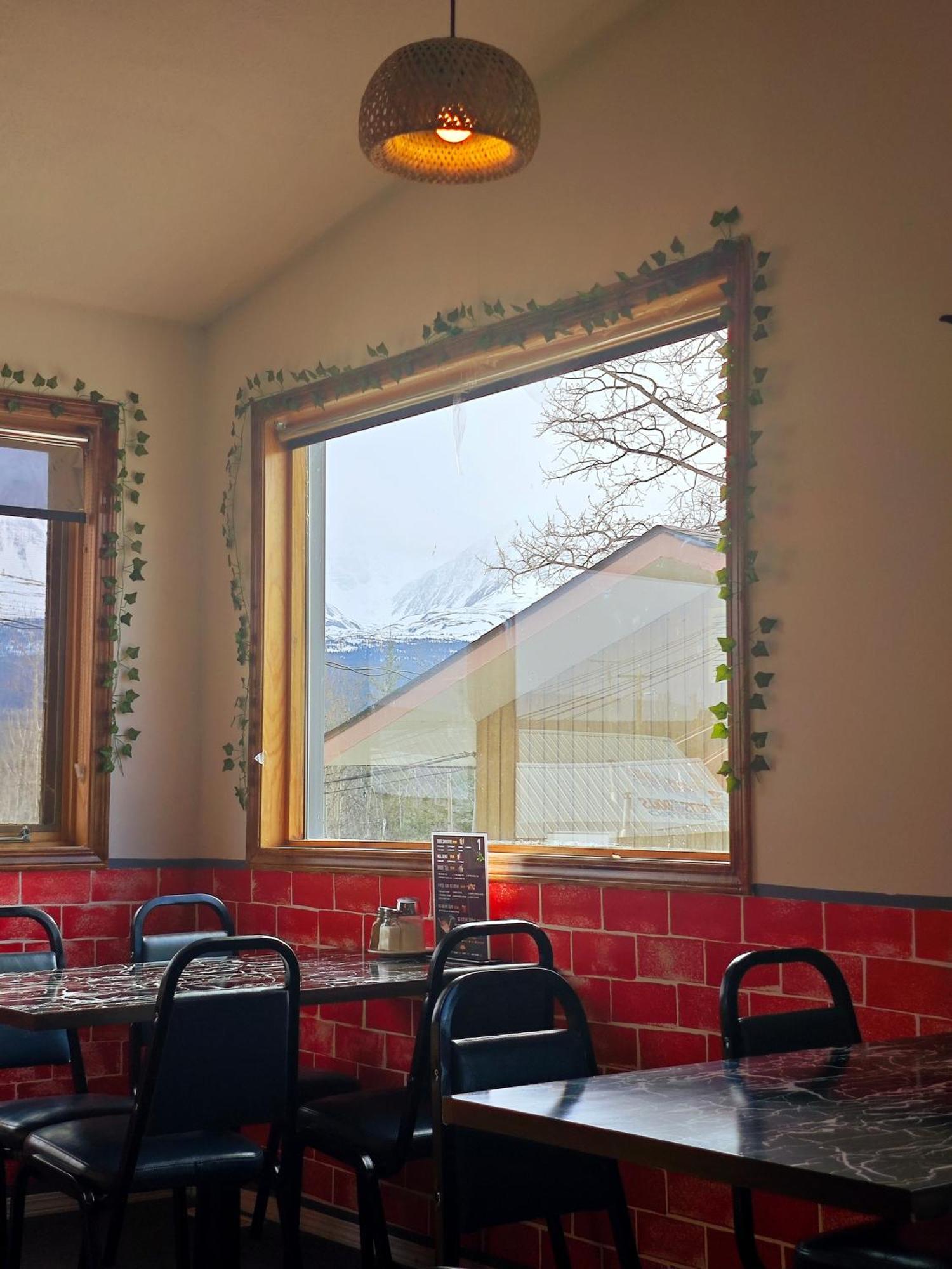 Cozy Corner Motel & Restaurant Haines Junction Buitenkant foto