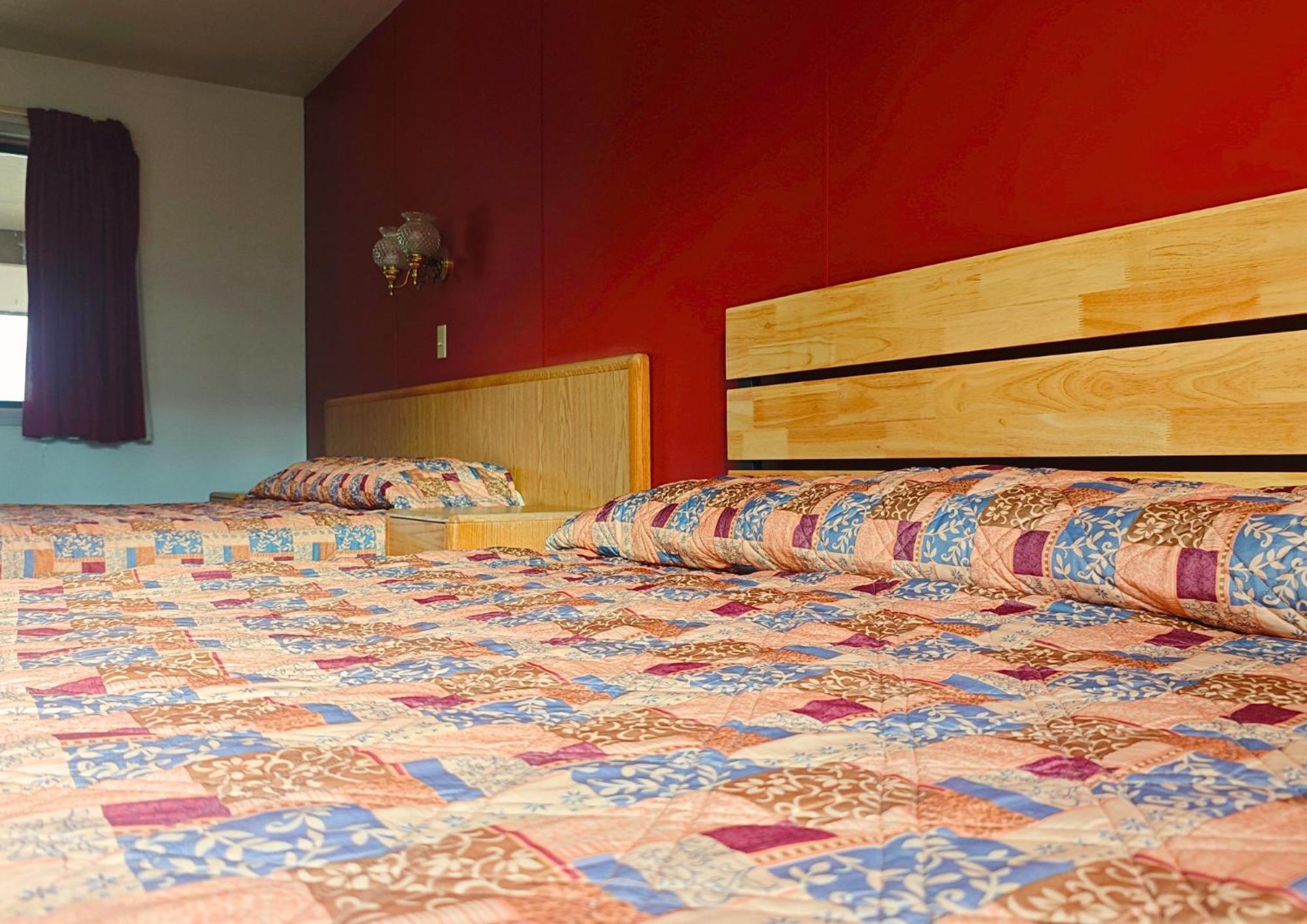 Cozy Corner Motel & Restaurant Haines Junction Buitenkant foto